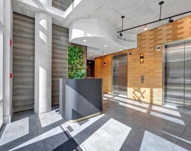 525 E Jackson Street - Photo Thumbnail 3
