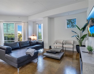 525 E Jackson Street - Photo Thumbnail 18