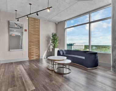525 E Jackson Street - Photo Thumbnail 5