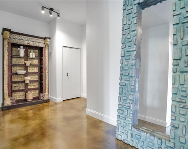 525 E Jackson Street - Photo Thumbnail 17