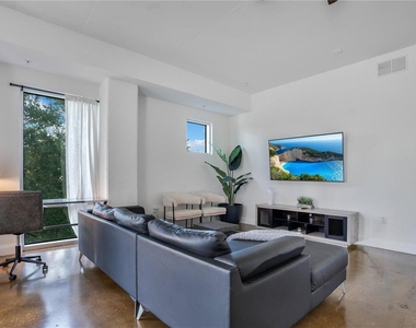 525 E Jackson Street - Photo Thumbnail 20