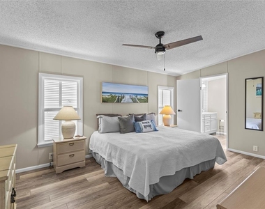 611 La Jolla Circle - Photo Thumbnail 12