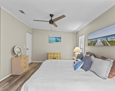611 La Jolla Circle - Photo Thumbnail 13