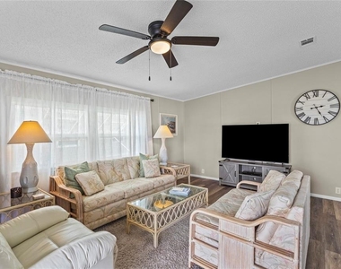 611 La Jolla Circle - Photo Thumbnail 9