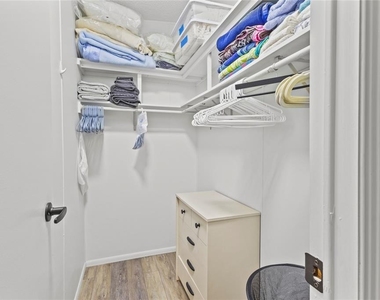 611 La Jolla Circle - Photo Thumbnail 16