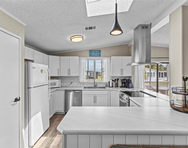 611 La Jolla Circle - Photo Thumbnail 3