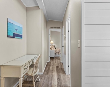 611 La Jolla Circle - Photo Thumbnail 11