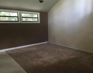 102 Nw 24th Street - Photo Thumbnail 3