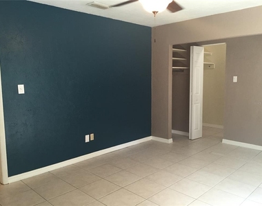 102 Nw 24th Street - Photo Thumbnail 6