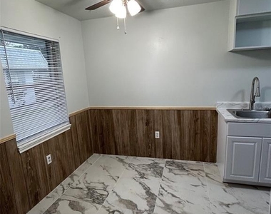 822 N New Hampshire Avenue - Photo Thumbnail 3