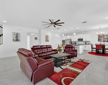 6070 Sierra Crown Street - Photo Thumbnail 11