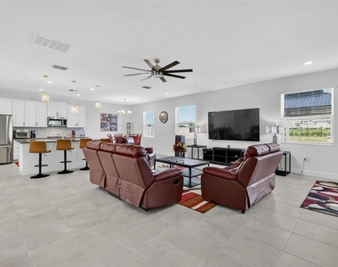 6070 Sierra Crown Street - Photo Thumbnail 10