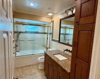 1820 Sherwood Street - Photo Thumbnail 8