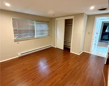 1820 Sherwood Street - Photo Thumbnail 15