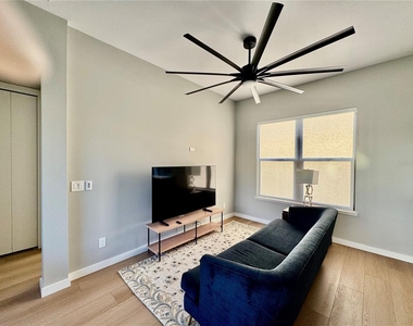 1324 S Daytona Avenue - Photo Thumbnail 4