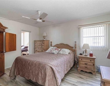 6215 Green View Circle - Photo Thumbnail 20