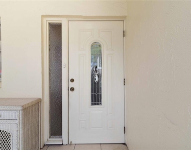 6215 Green View Circle - Photo Thumbnail 3
