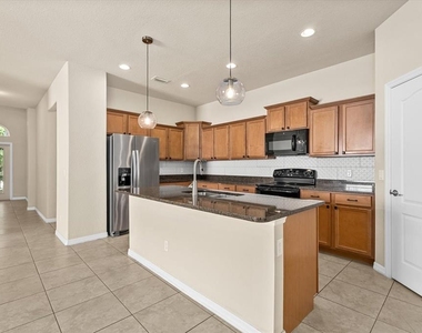 11711 Breadfruit Lane - Photo Thumbnail 18