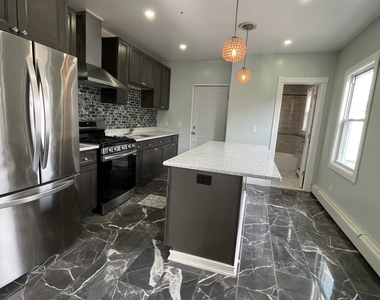 176 Pearl Street - Photo Thumbnail 3