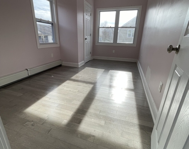 176 Pearl Street - Photo Thumbnail 8