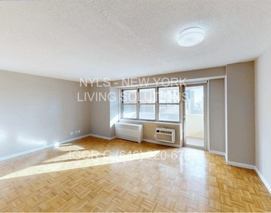 90 North Moore Street - Photo Thumbnail 2