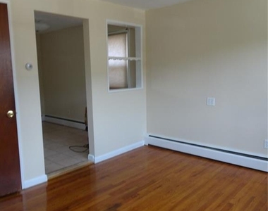 7 Eclipse Avenue - Photo Thumbnail 1