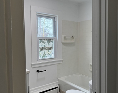70 Woodbine Street - Photo Thumbnail 4