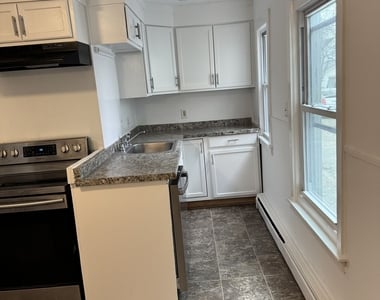 70 Woodbine Street - Photo Thumbnail 8