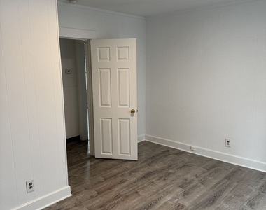 70 Woodbine Street - Photo Thumbnail 12