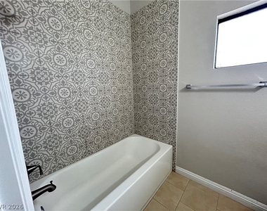 1309 Exley Avenue - Photo Thumbnail 5