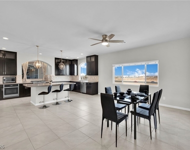 9770 Hawk Crest Street - Photo Thumbnail 13