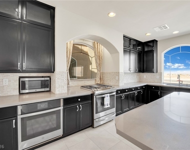 9770 Hawk Crest Street - Photo Thumbnail 20