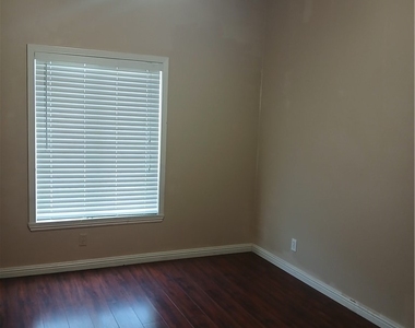 4529 Del Oro Drive - Photo Thumbnail 5