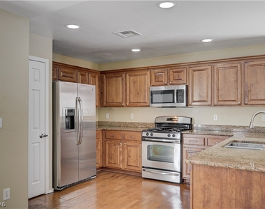 8269 New Leaf Avenue - Photo Thumbnail 13