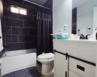 5045 Spencer Street - Photo Thumbnail 13