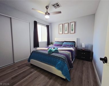 5045 Spencer Street - Photo Thumbnail 9