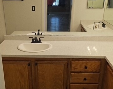 1575 W Warm Springs Road - Photo Thumbnail 11
