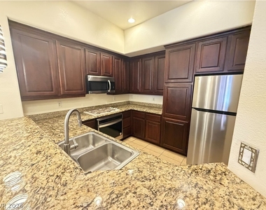 38 E Serene Avenue - Photo Thumbnail 10