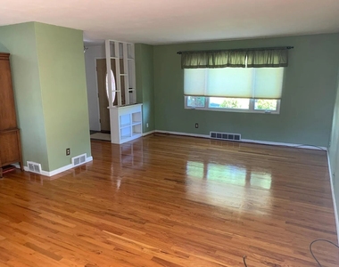 3137 Belmont Avenue - Photo Thumbnail 13