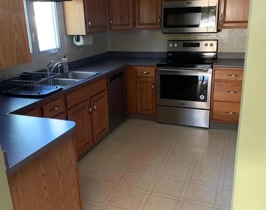 3137 Belmont Avenue - Photo Thumbnail 16