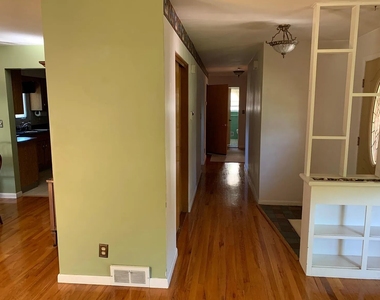 3137 Belmont Avenue - Photo Thumbnail 11