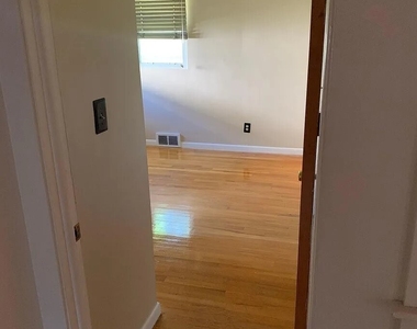 3137 Belmont Avenue - Photo Thumbnail 21