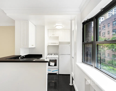 East 46th Street/2nd ave - Photo Thumbnail 1