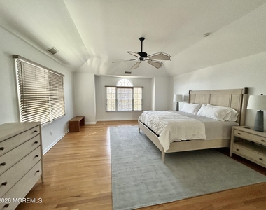 206 Pointe Drive - Photo Thumbnail 11