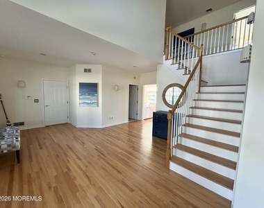 206 Pointe Drive - Photo Thumbnail 2