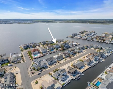 206 Pointe Drive - Photo Thumbnail 25