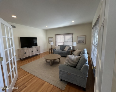 206 Pointe Drive - Photo Thumbnail 3