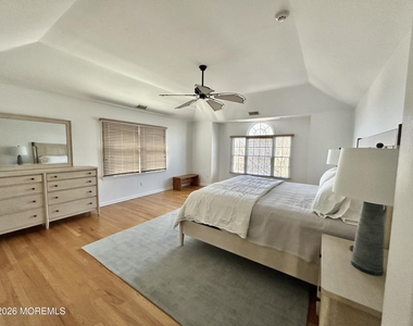 206 Pointe Drive - Photo Thumbnail 12