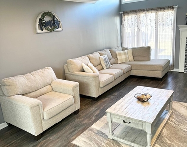 49 White Swan Way - Photo Thumbnail 8