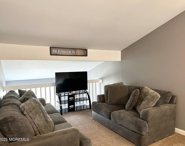 49 White Swan Way - Photo Thumbnail 17